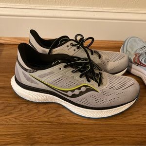 Saucony Men's Hurricane 23 Running Shoe Size 8.5